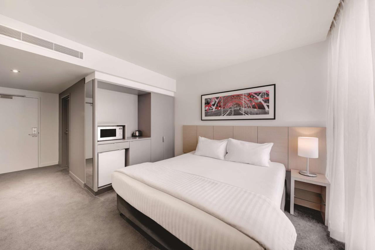 Travelodge Docklands Hotel