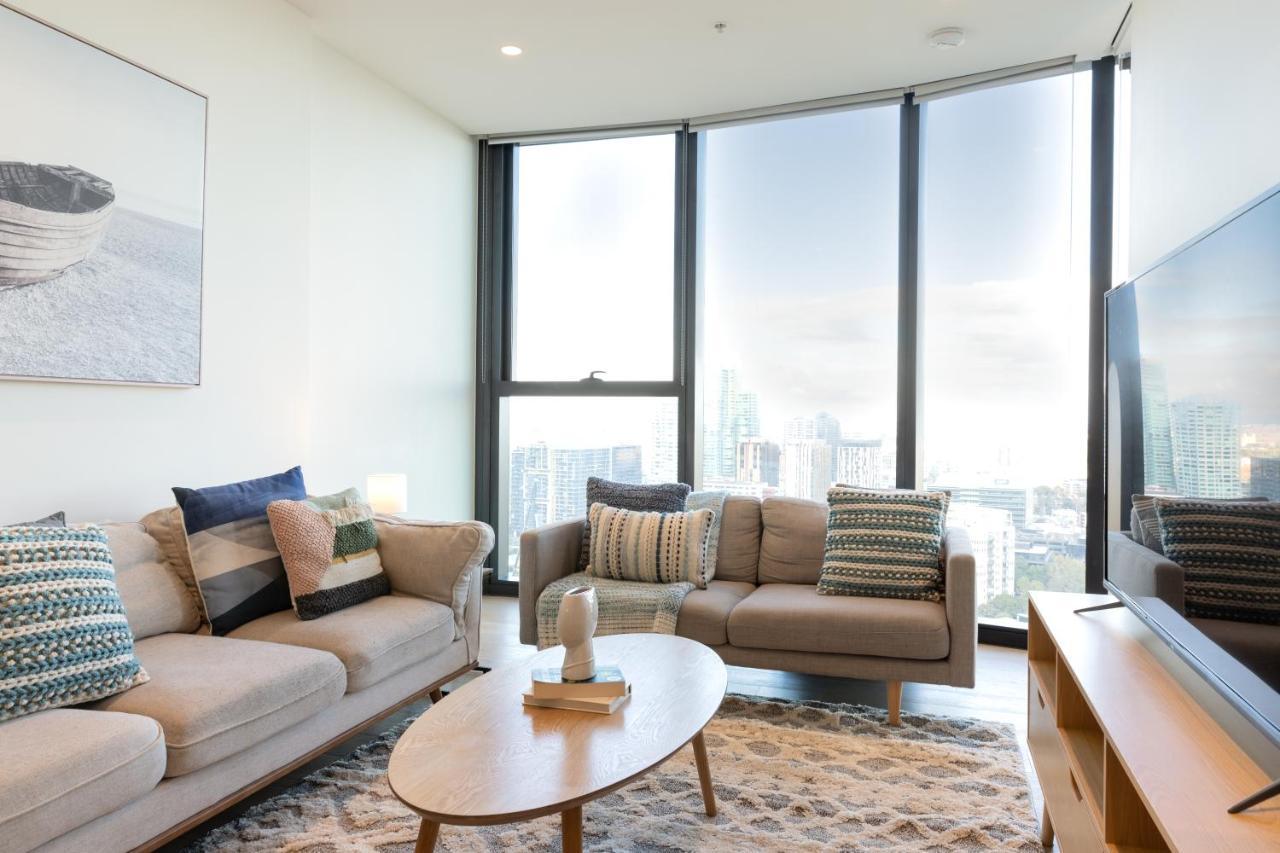 Mega Style Square Apartment