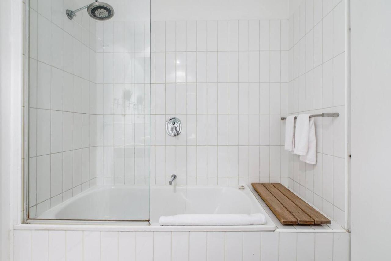 Beautiful 2br With Balcony Pool And Gym Apartment