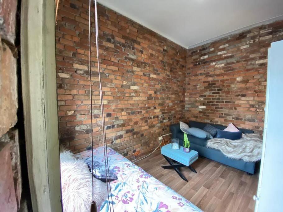 Fitzroy- Private 2-4 Guest #guesthouse #ausgp #directtram #f1 Holiday home