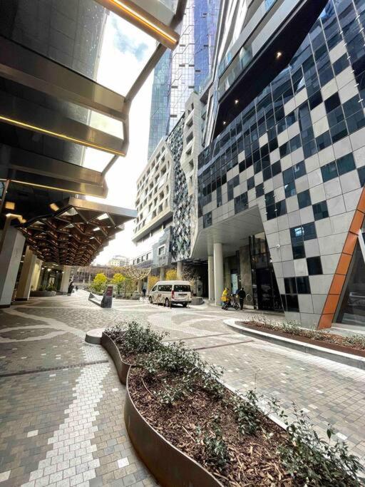 New Retro Style 2bedrooms Max For 6 In Heart Of Cbd Apartment