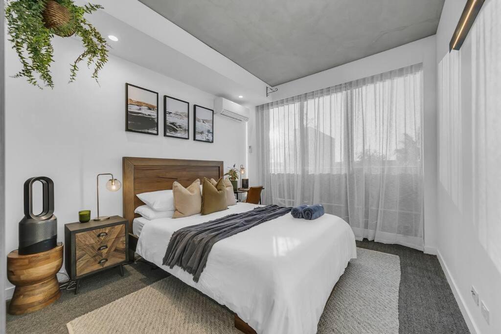 Sol Docklands - Unique 3 Bedroom Loft, Infinity Pool, Gym, Free Parking And Free Trams Apartment Melbourne