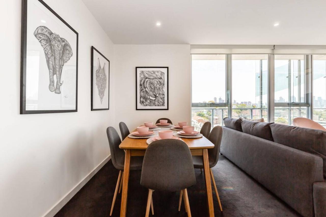 Apartment View Chic In South Yarra With Parking *