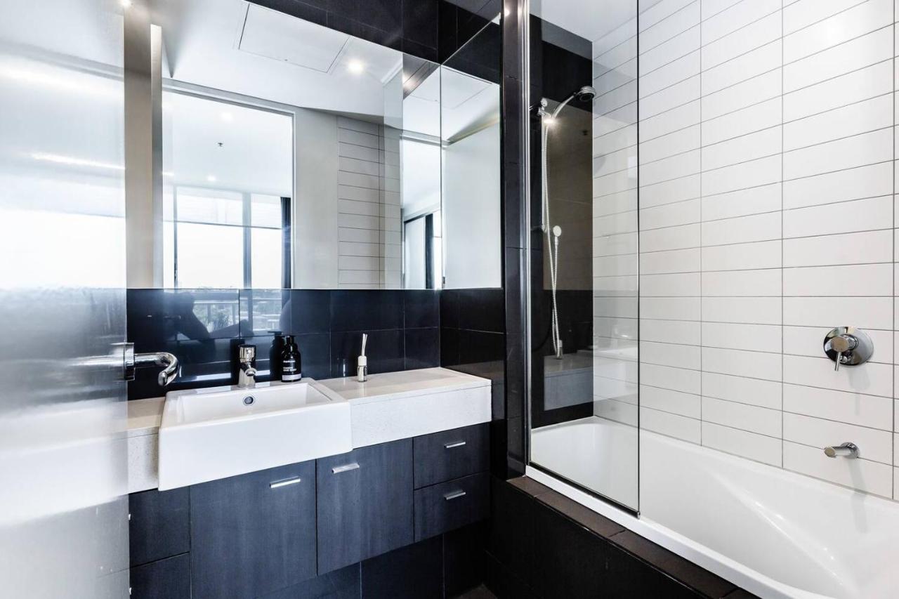 View Chic In South Yarra With Parking Apartment
