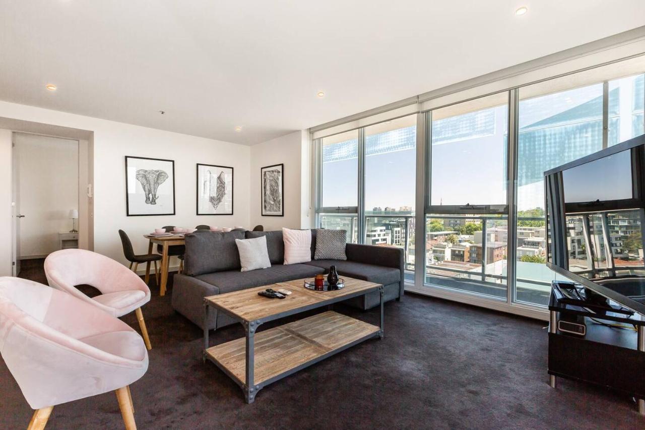 Apartment View Chic In South Yarra With Parking