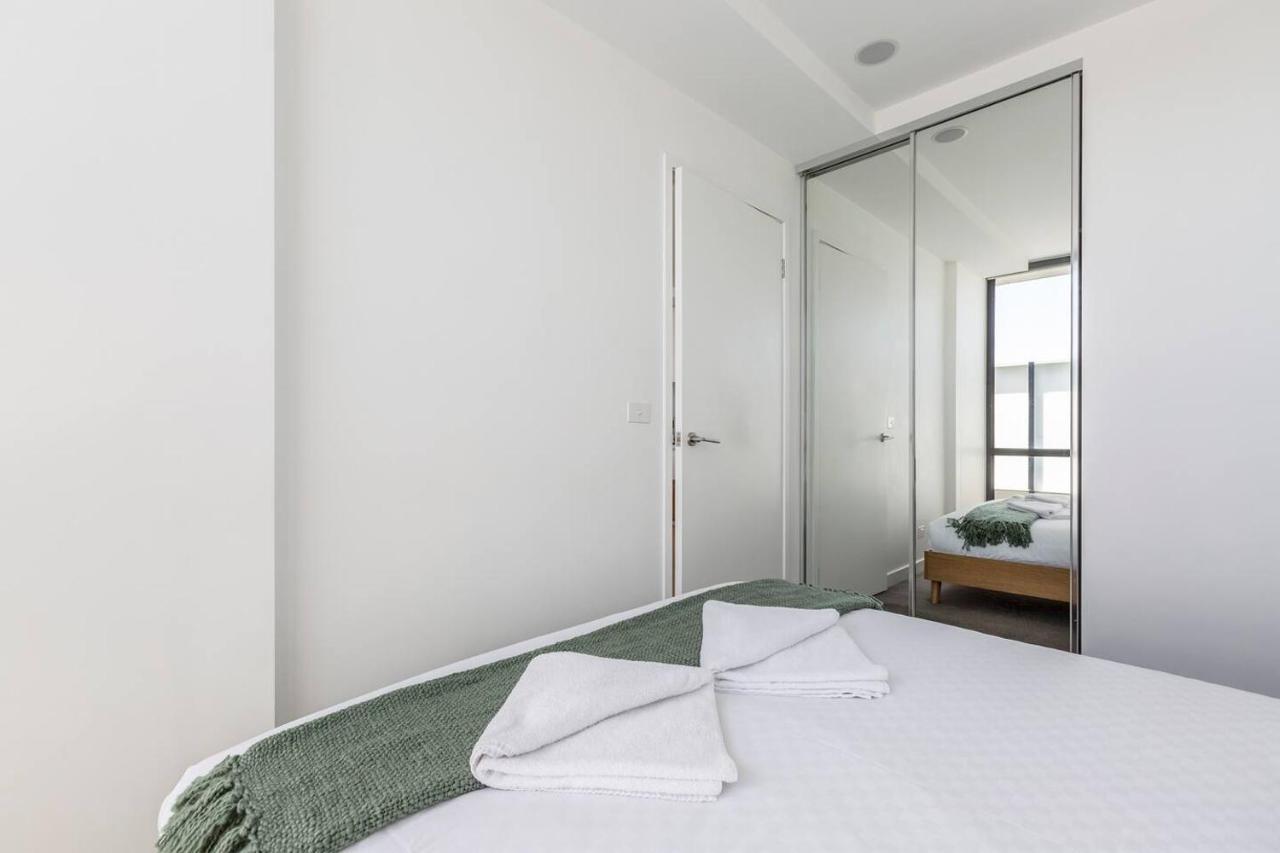 Little Ox - Trendy Off Buzzing Smith Street Apartment Melbourne