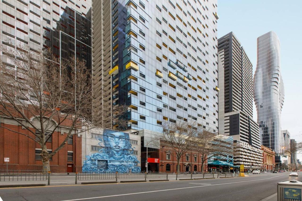 Skyline Panorama In Cbd With Parking Apartment *