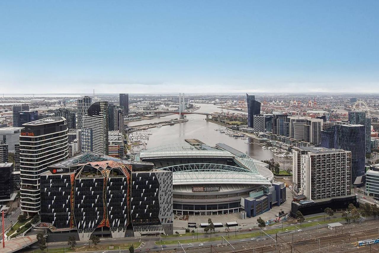 Skyline Panorama In Cbd With Parking Apartment Melbourne