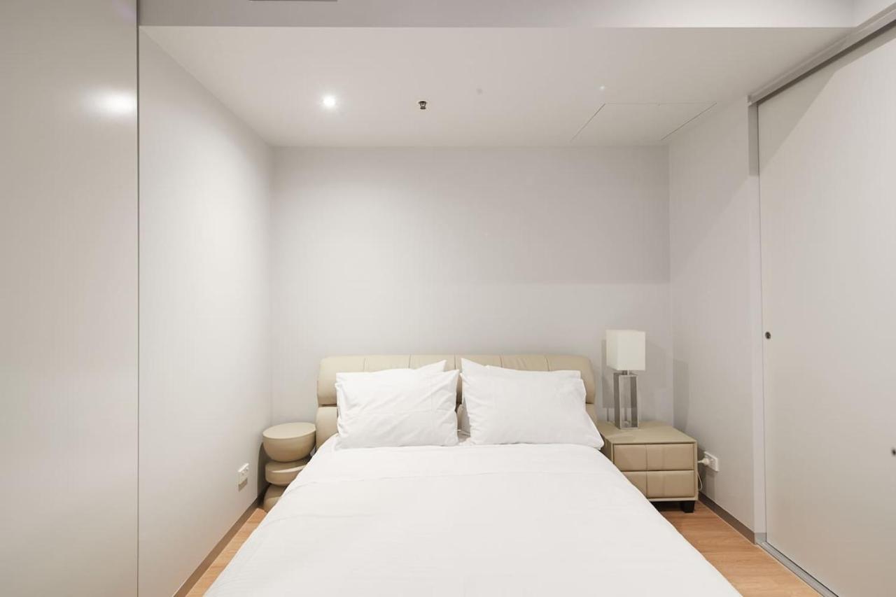 Urban Artistry Loft - A Haven Above The Bustle Apartment