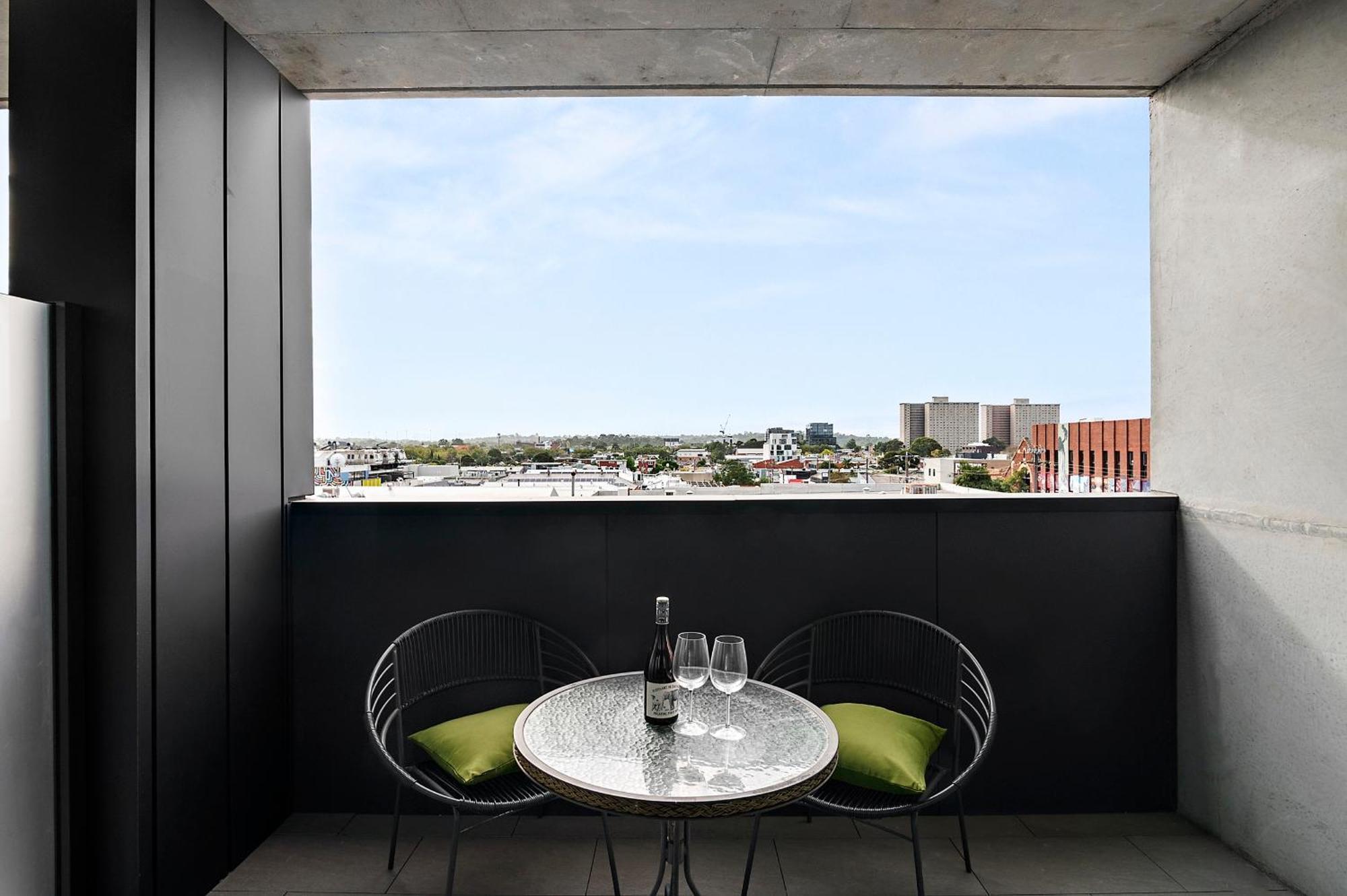 Modern, Industrial Hideaway * Melbourne