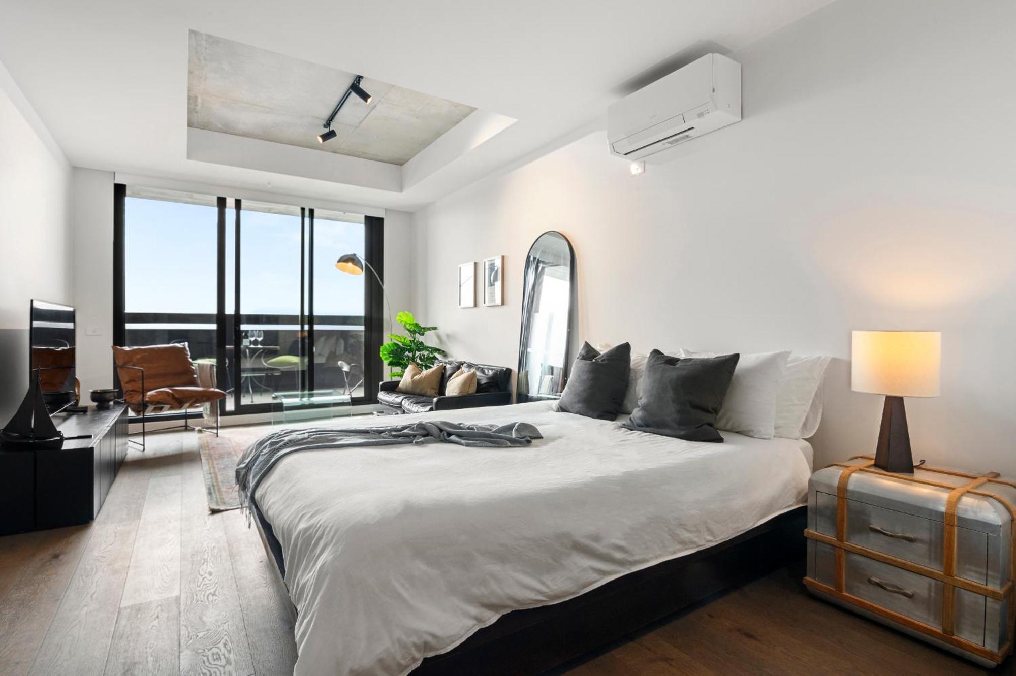 Apartment Modern, Industrial Hideaway *
