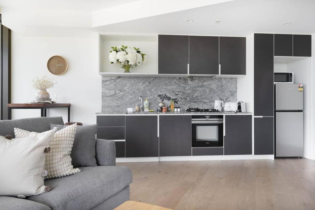 Prestigious 2br West Side Place Free Parking#wsp09 * Melbourne