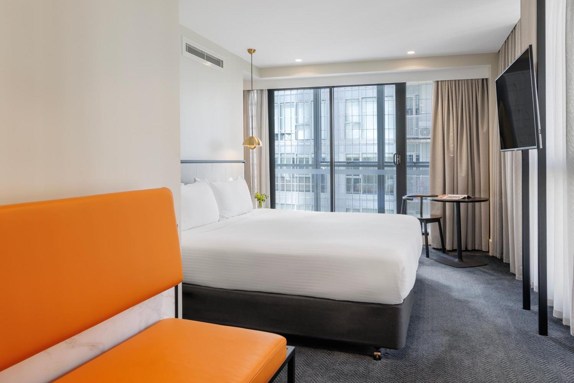 Brady Jones Lane Hotel 4*