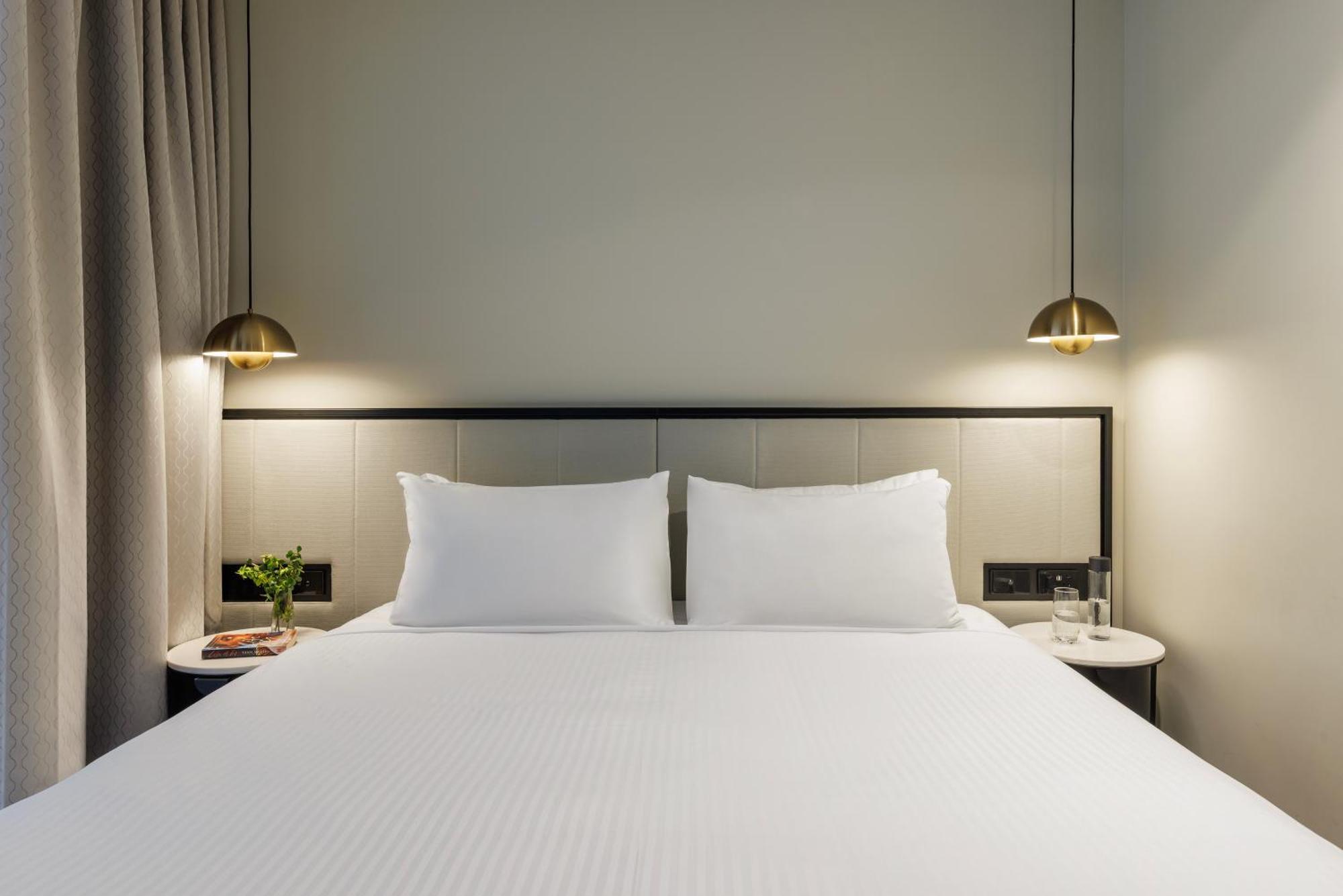 Hotel Brady Jones Lane Melbourne