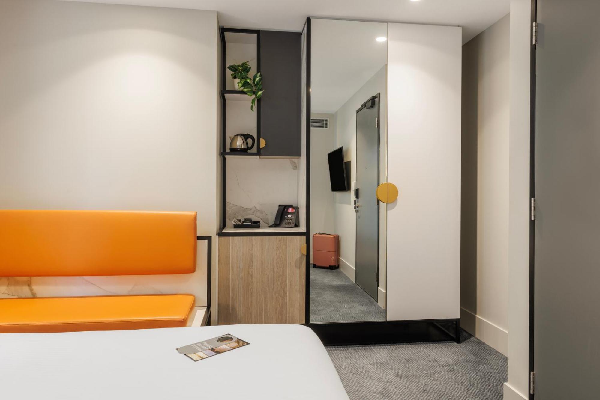 Hotel Brady Jones Lane Melbourne