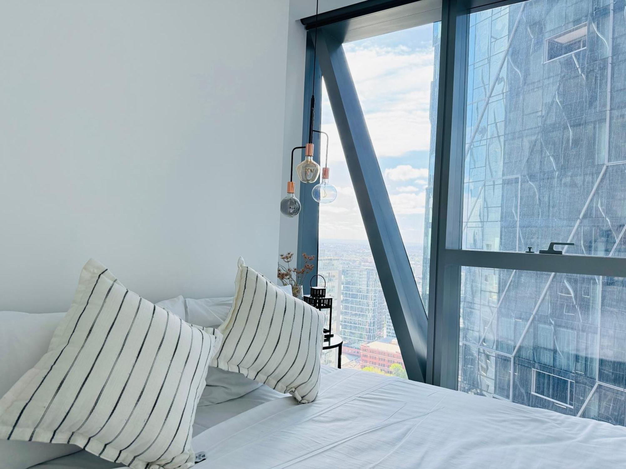 New Retro Style 2bedrooms Max For 6 In Heart Of Cbd Apartment Melbourne