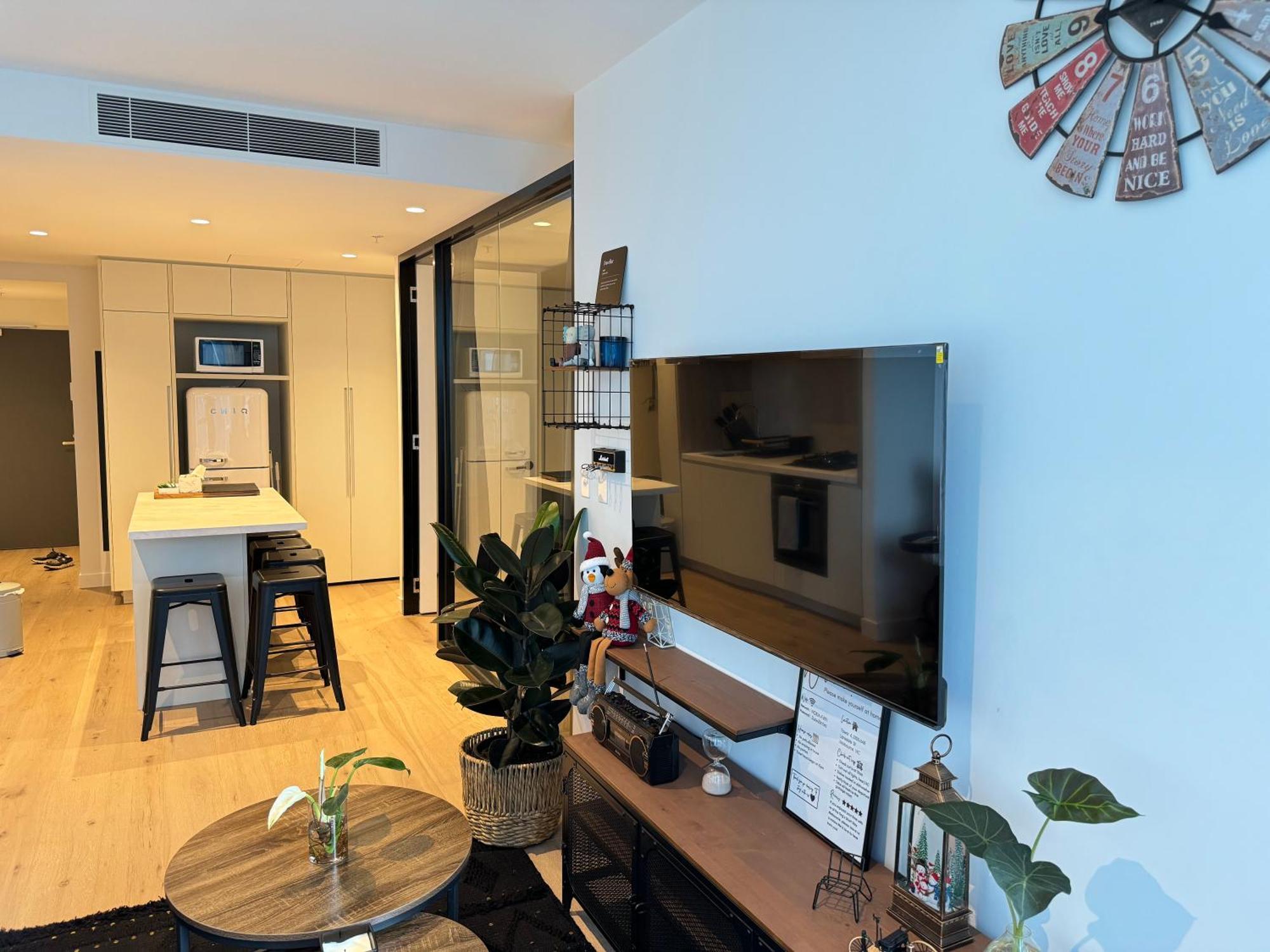 New Retro Style 2bedrooms Max For 6 In Heart Of Cbd *