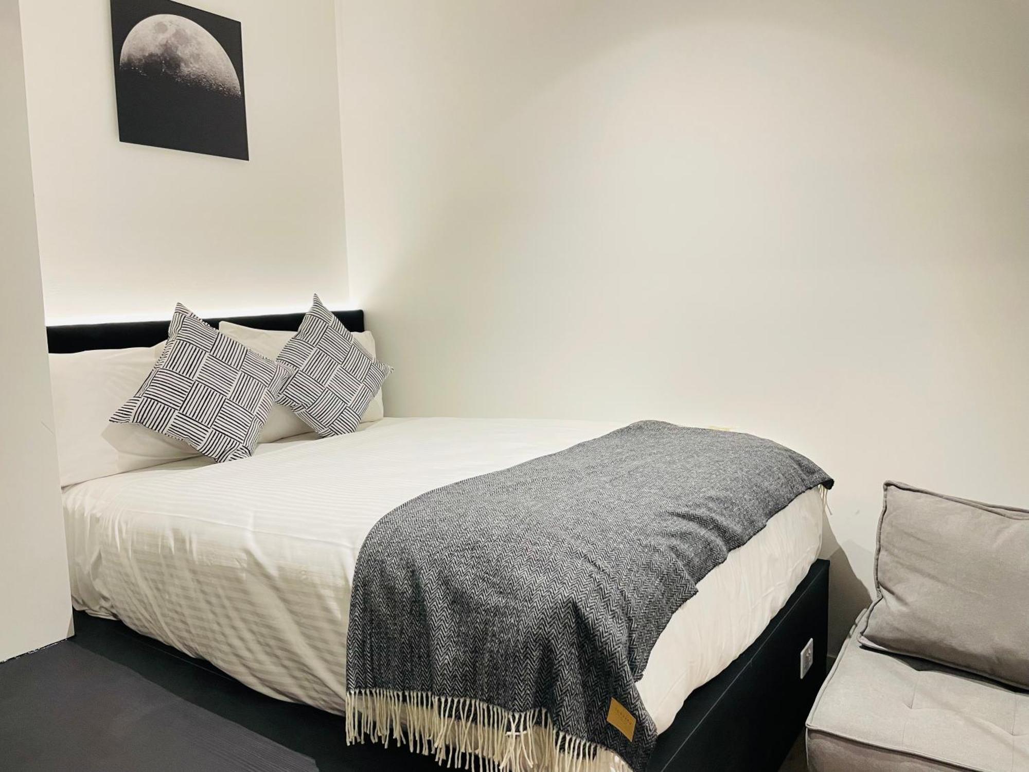 New Retro Style 2bedrooms Max For 6 In Heart Of Cbd *