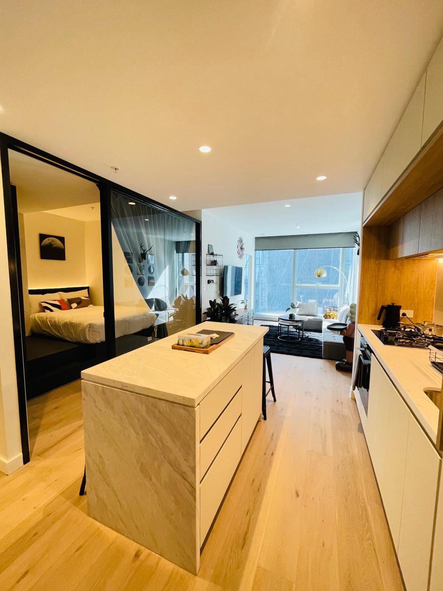 New Retro Style 2bedrooms Max For 6 In Heart Of Cbd Apartment