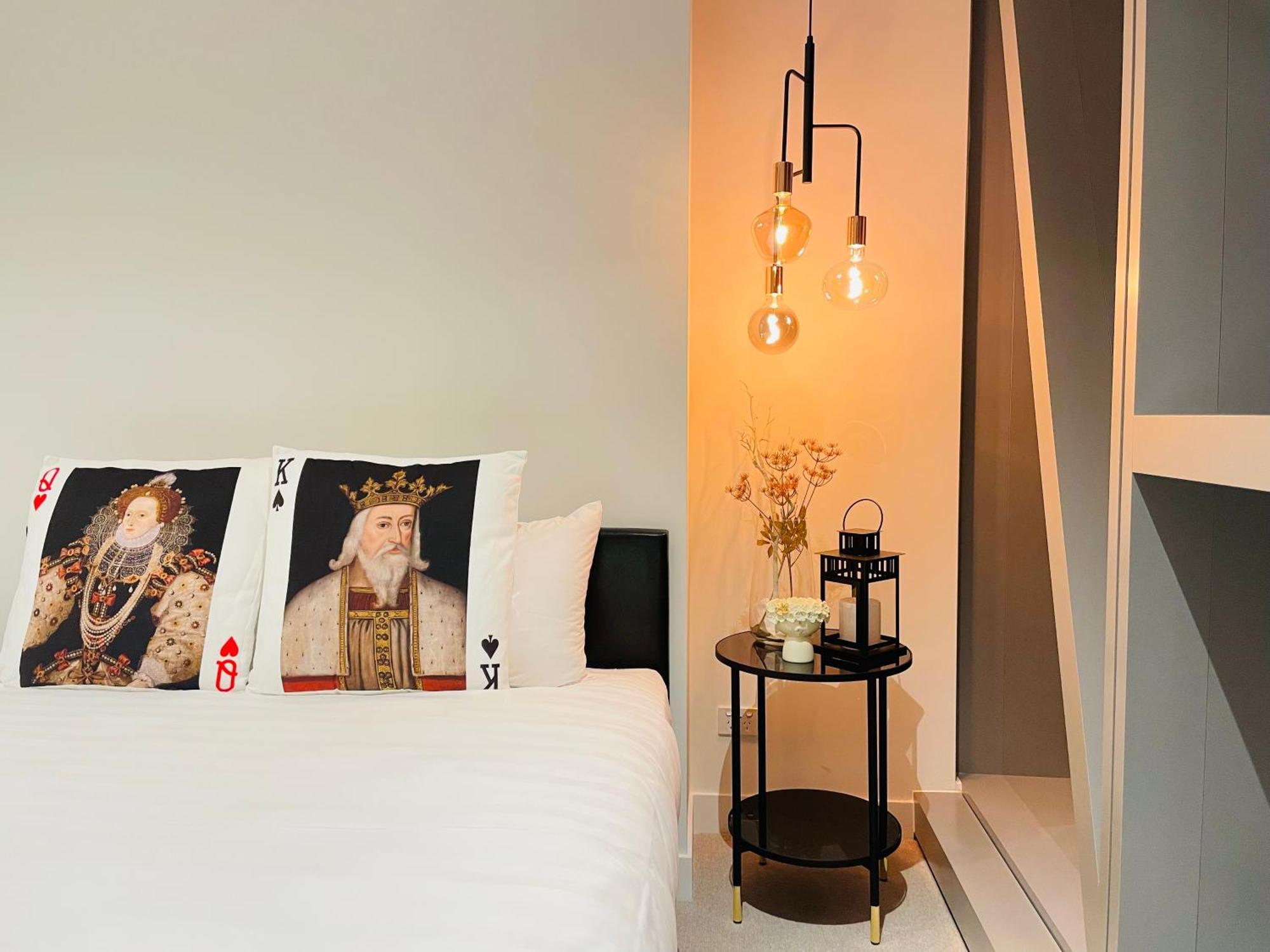 New Retro Style 2bedrooms Max For 6 In Heart Of Cbd Melbourne
