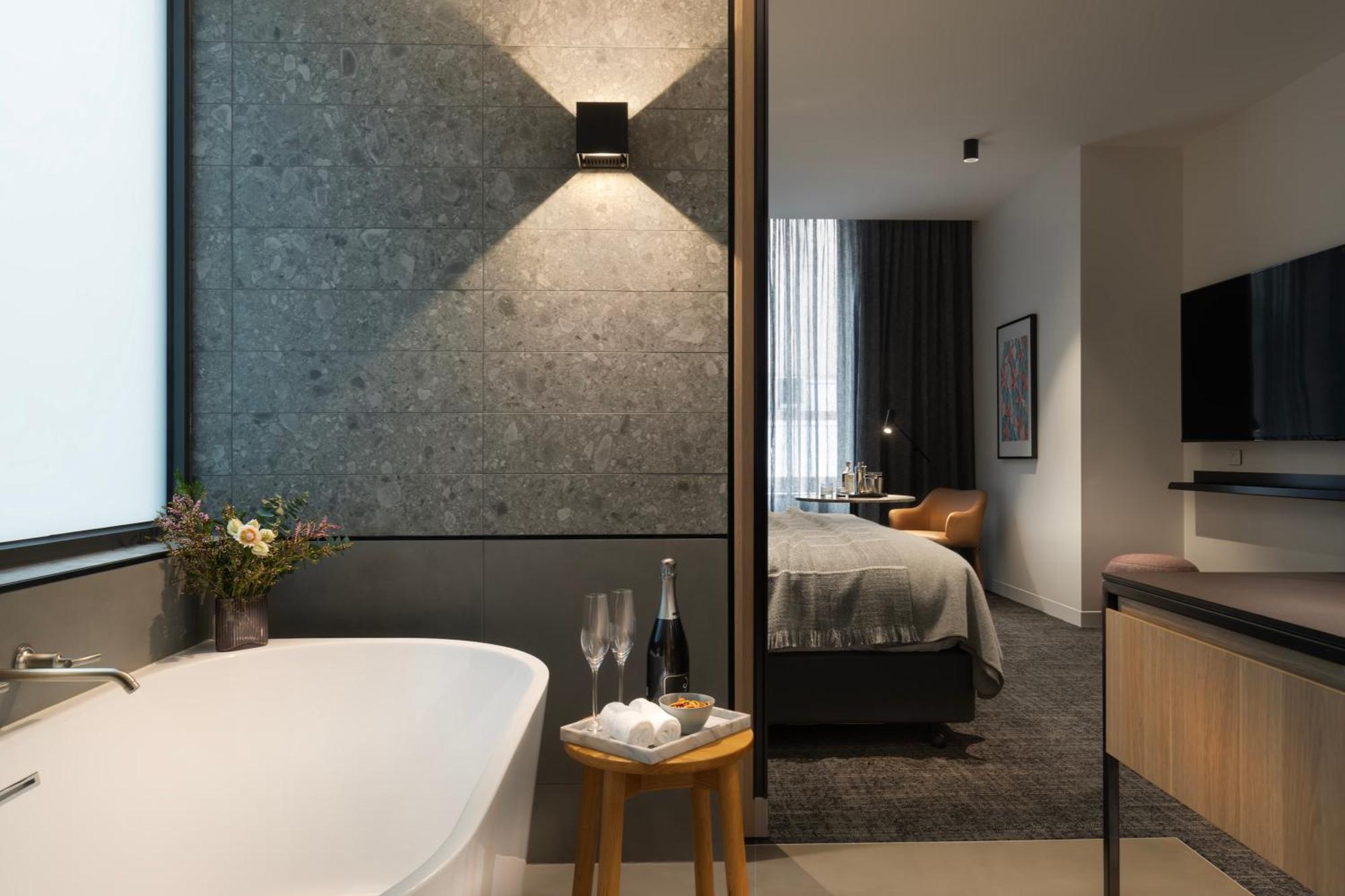 The Howey 4* Melbourne
