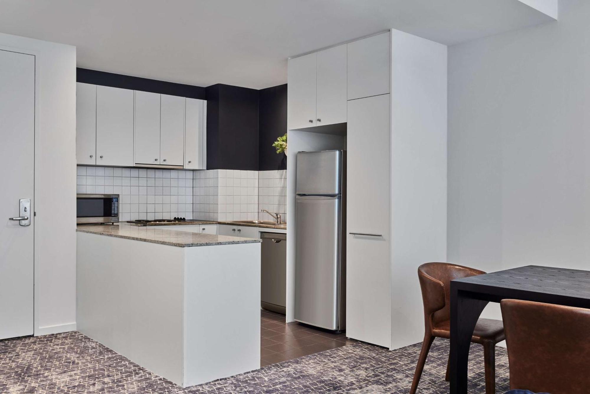 Adina Flinders Street Aparthotel 4*