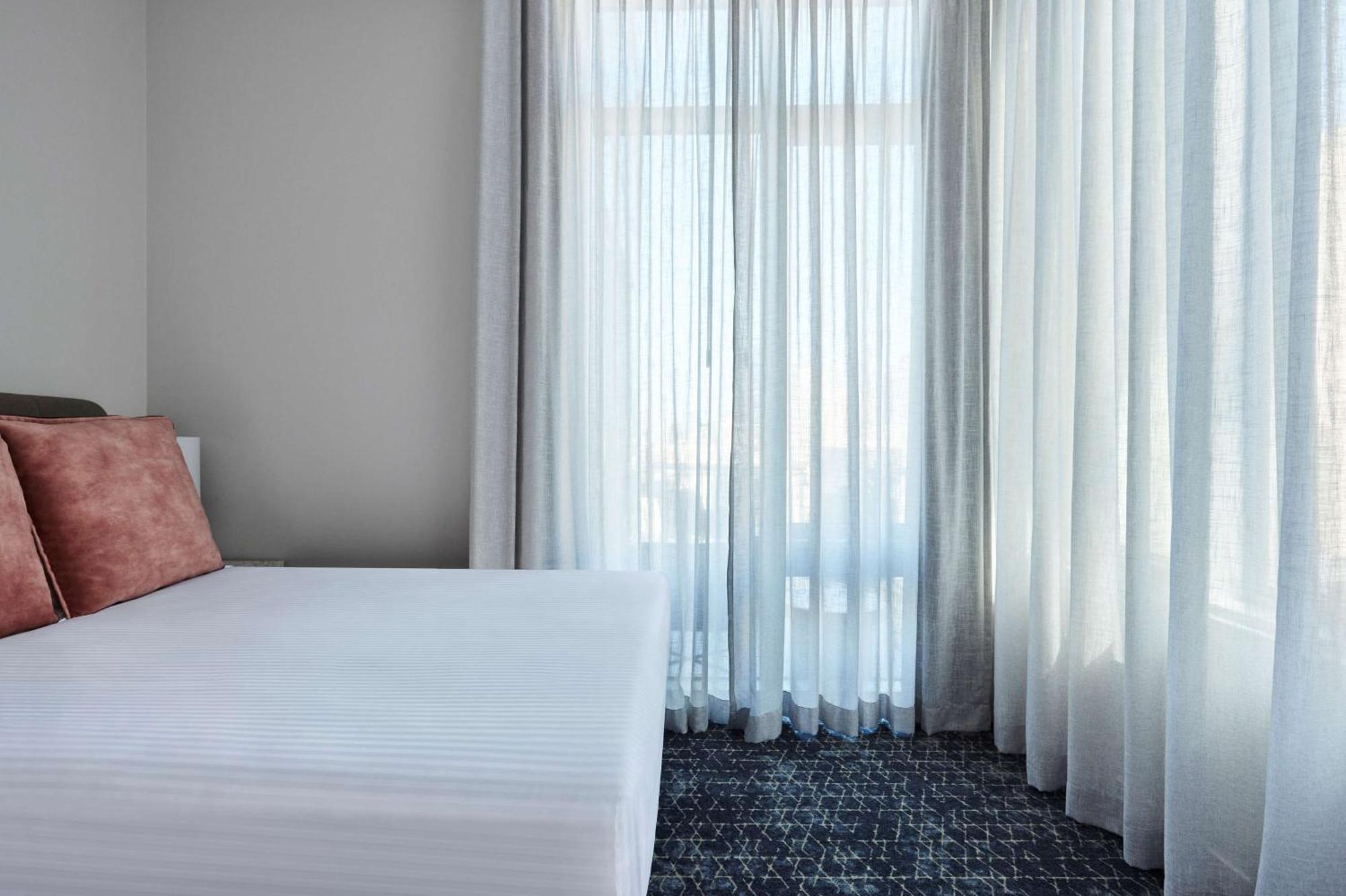 Adina Flinders Street 4*