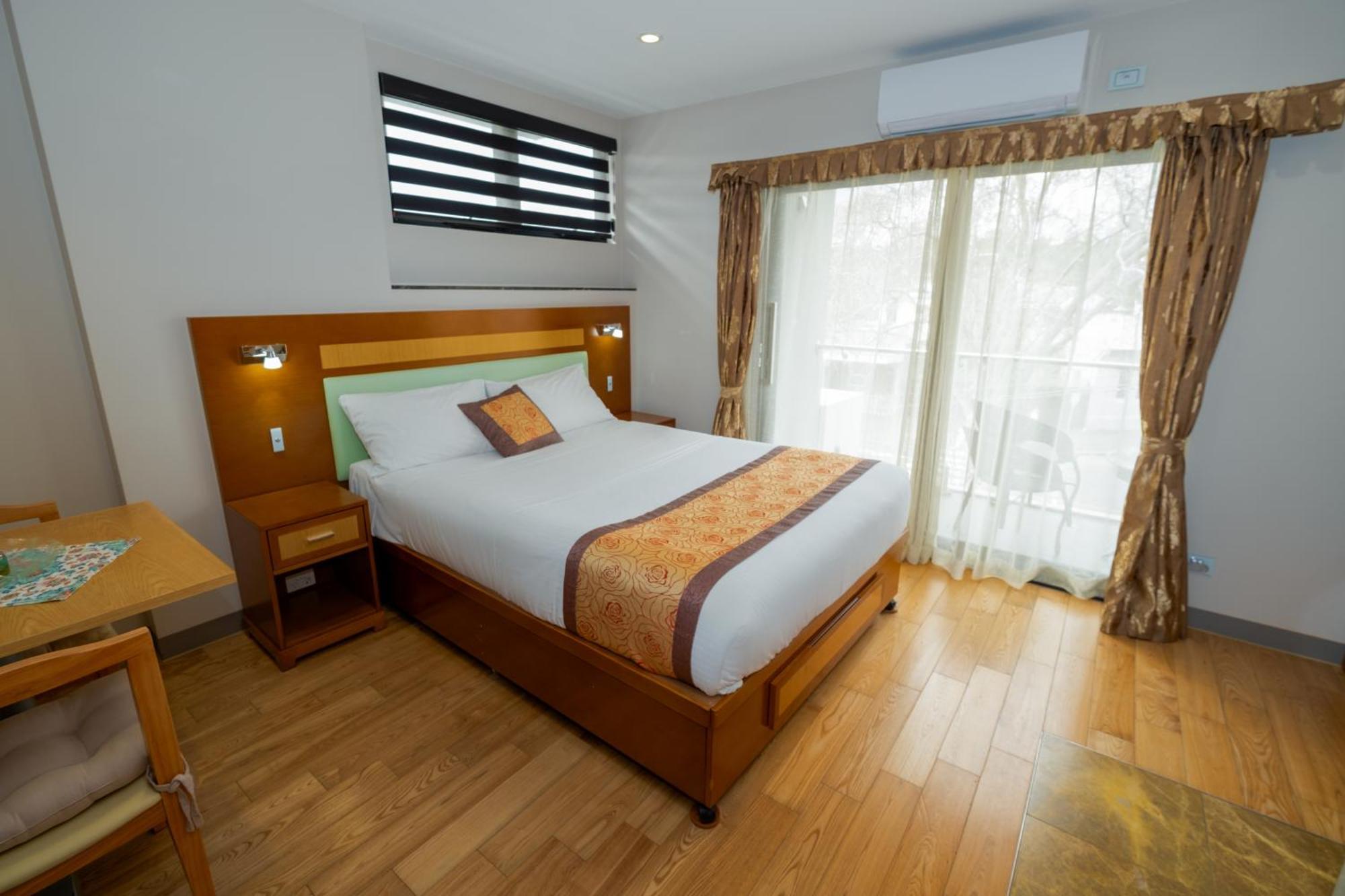 Melrose Aparthotel