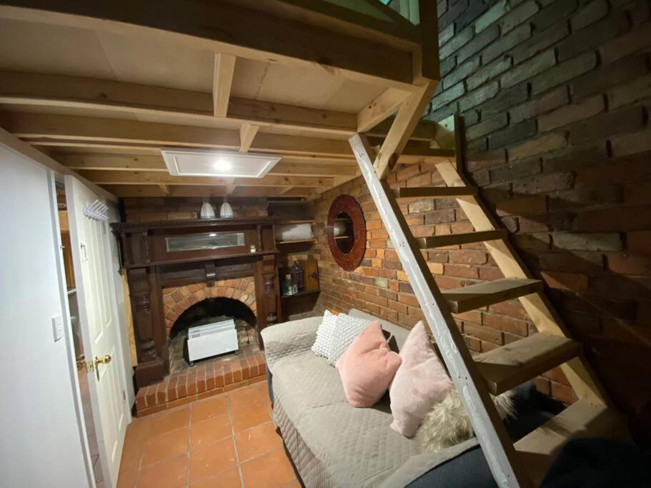 Holiday home Fitzroy- Private 2-4 Guest #guesthouse #ausgp #directtram #f1