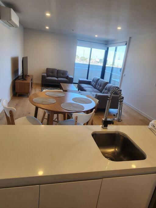 Modern Airport Area Apartment