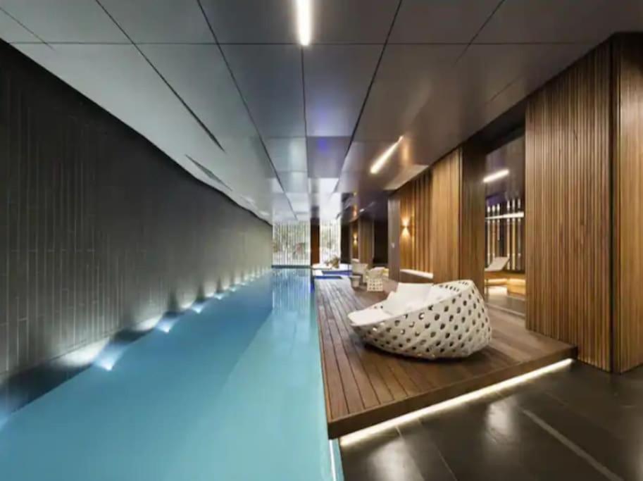 Apartment Urban Retreat Modern Elegance In Docklands