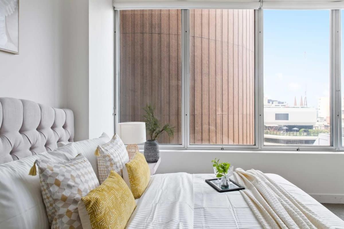 A Cozy 2br On Collins Near Flinders Station Apartment Melbourne