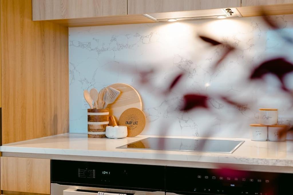 Stylish 2b2b Carlton Garden At Doorstep Cbd 3 Beds Melbourne