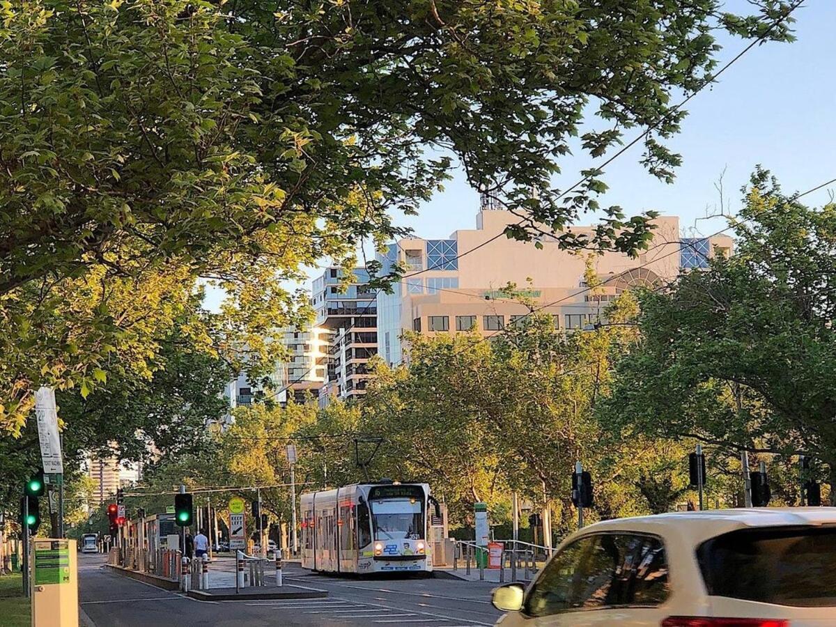 Fawkner 1b2b Smart Tv Apartment