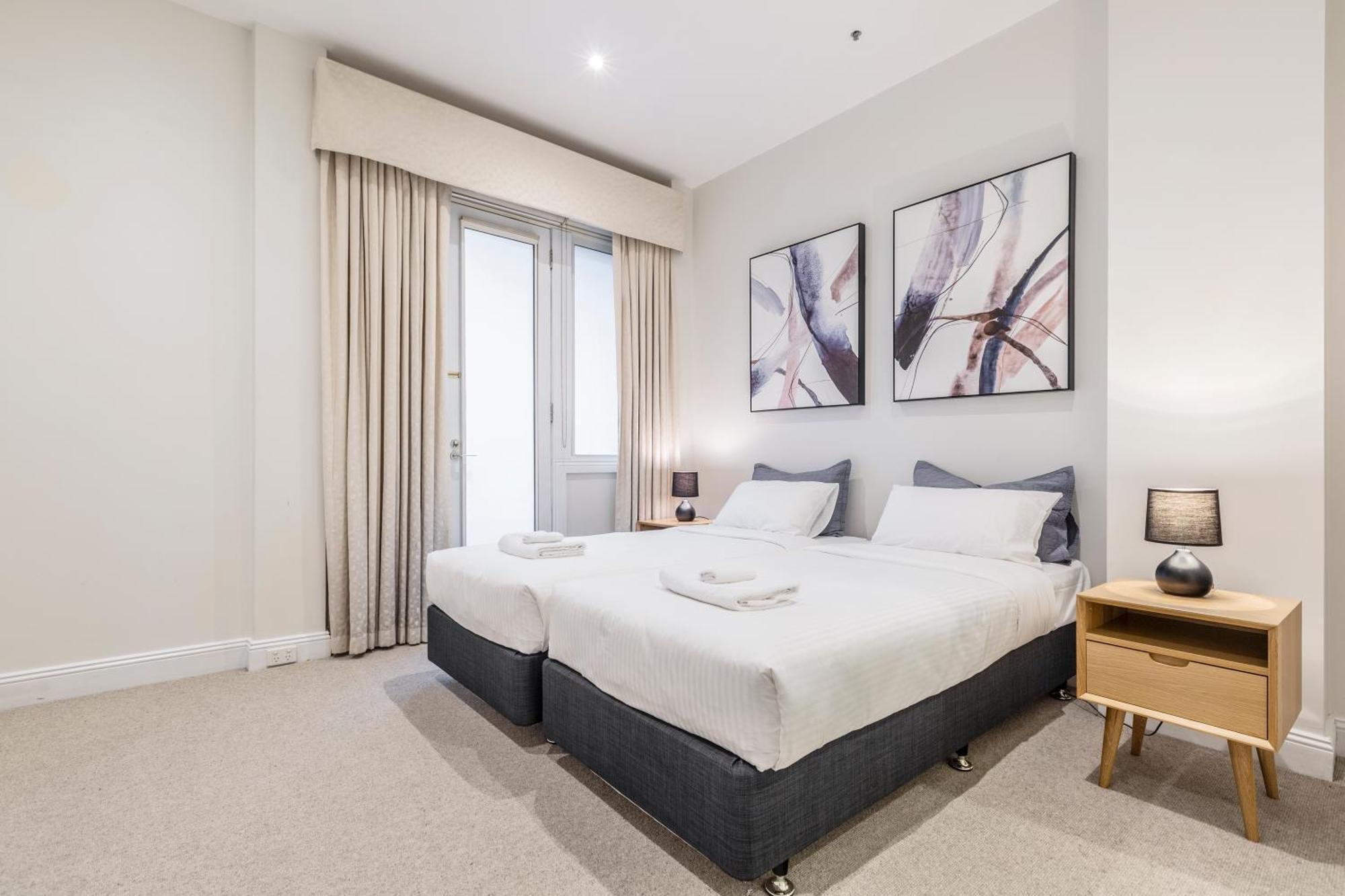 Fabulous Collins Street Luxury 2 Bedroom Apartment *