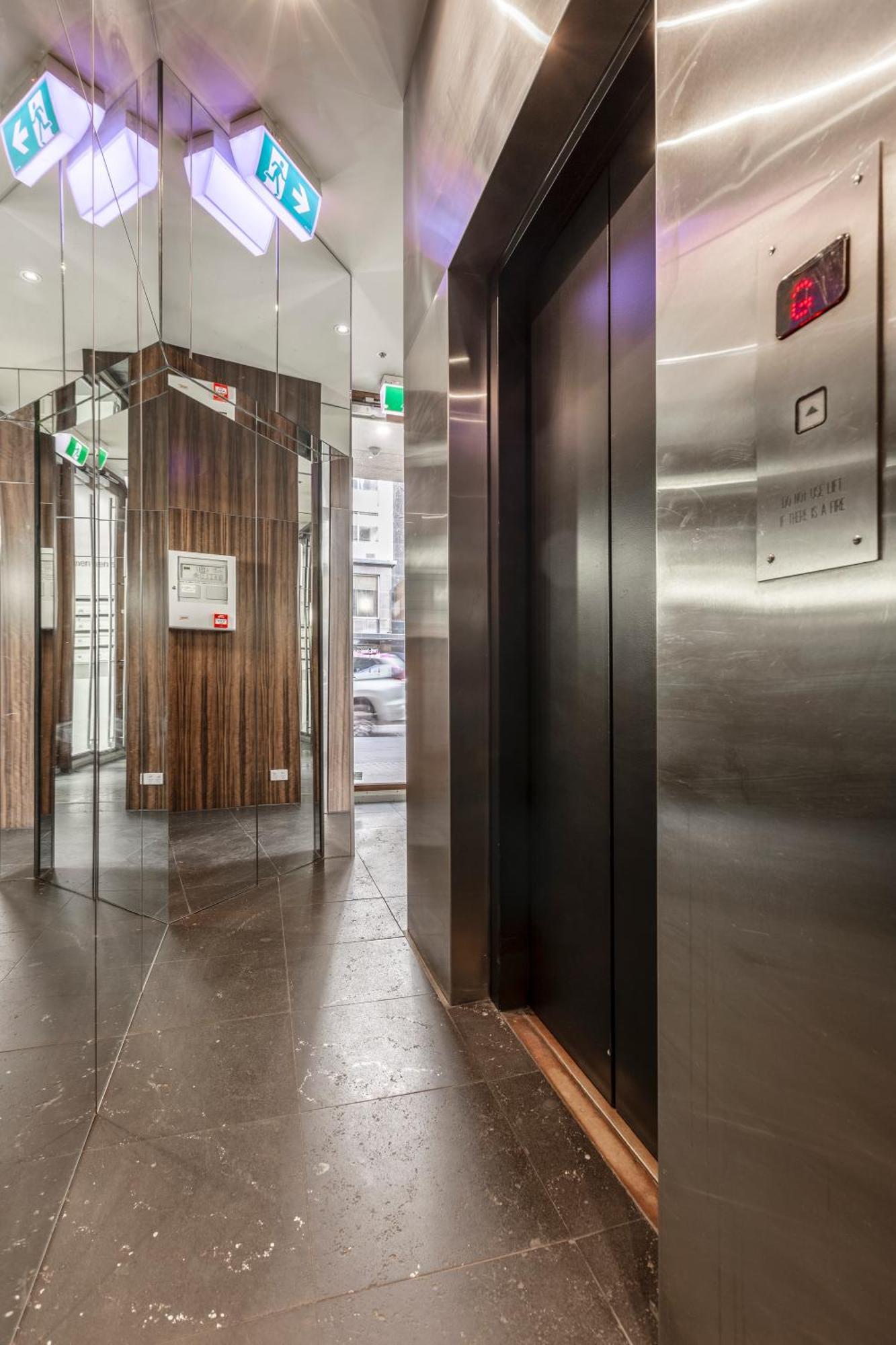 Fabulous Collins Street Luxury 2 Bedroom