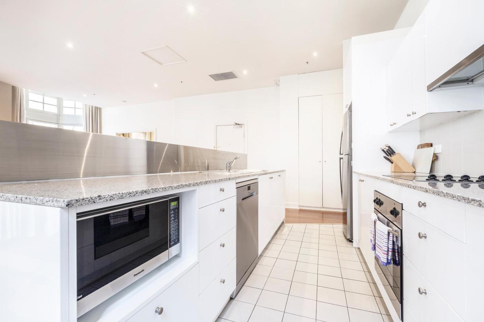 Fabulous Collins Street Luxury 2 Bedroom *