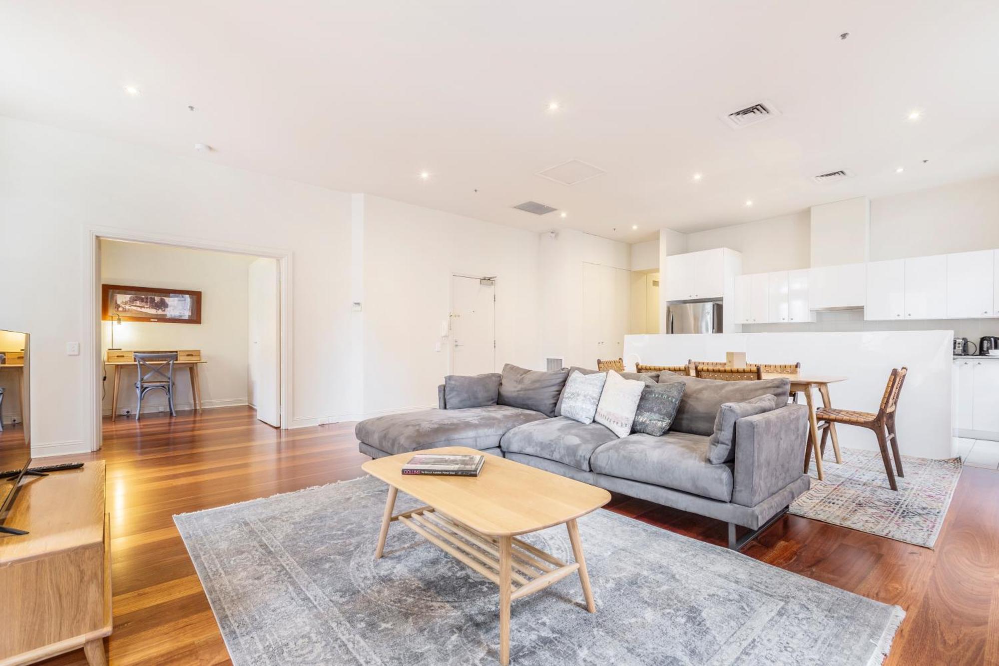 Fabulous Collins Street Luxury 2 Bedroom Apartment