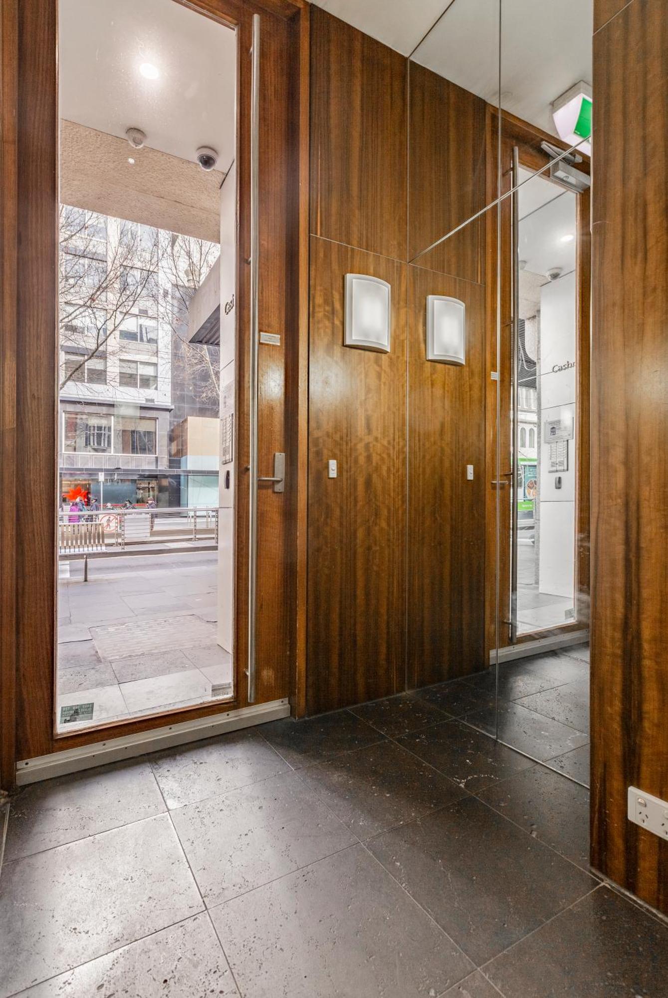 Fabulous Collins Street Luxury 2 Bedroom Apartment