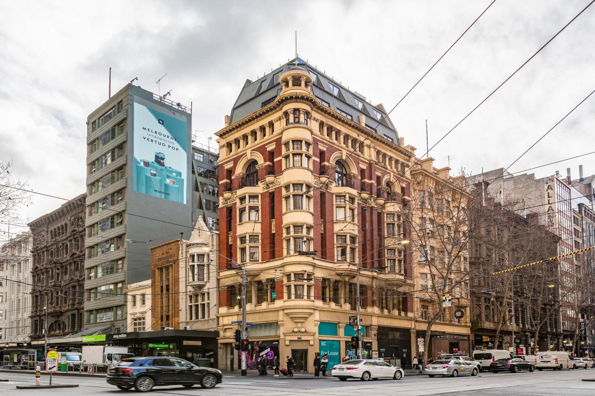 Fabulous Collins Street Luxury 2 Bedroom