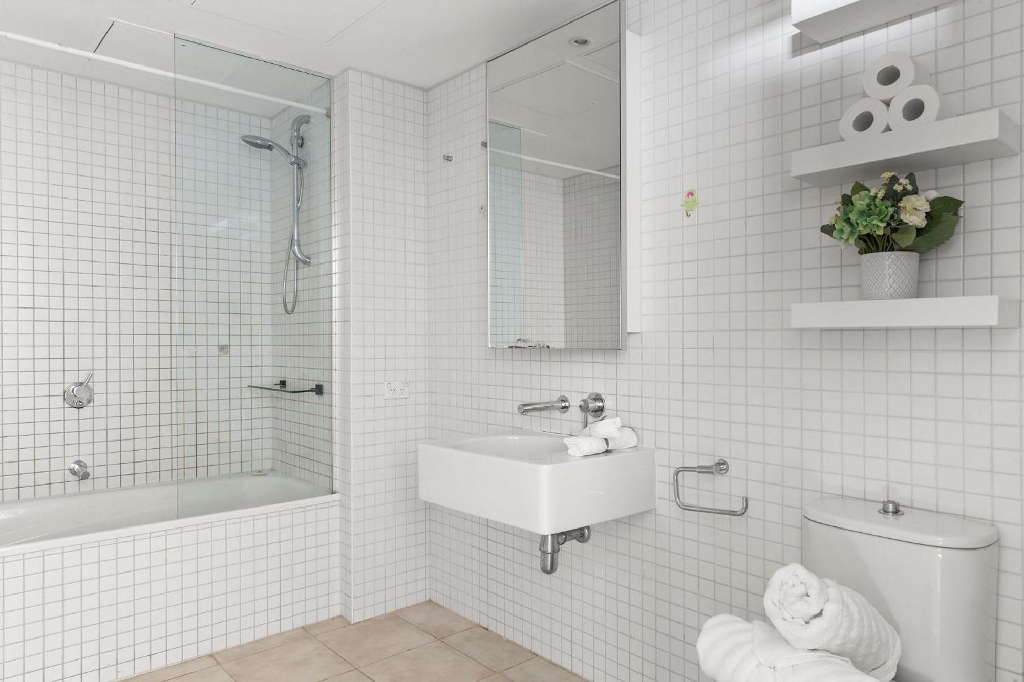 Apartment A Chic 2br Near Uni Free Parking Melbourne