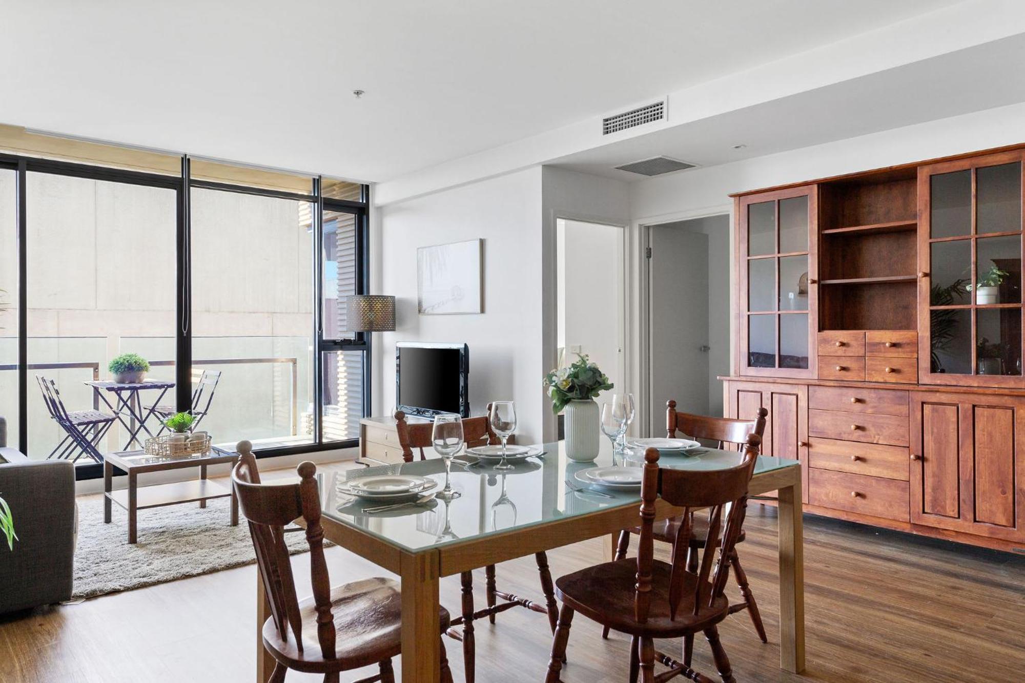 A Chic 2br Near Uni Free Parking Apartment Melbourne