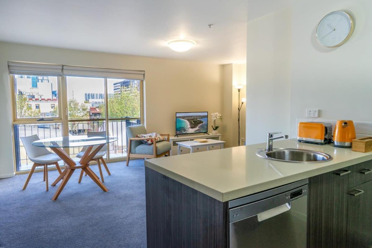 Madecomfy Spacious Cbd In Prime Location Apartment *