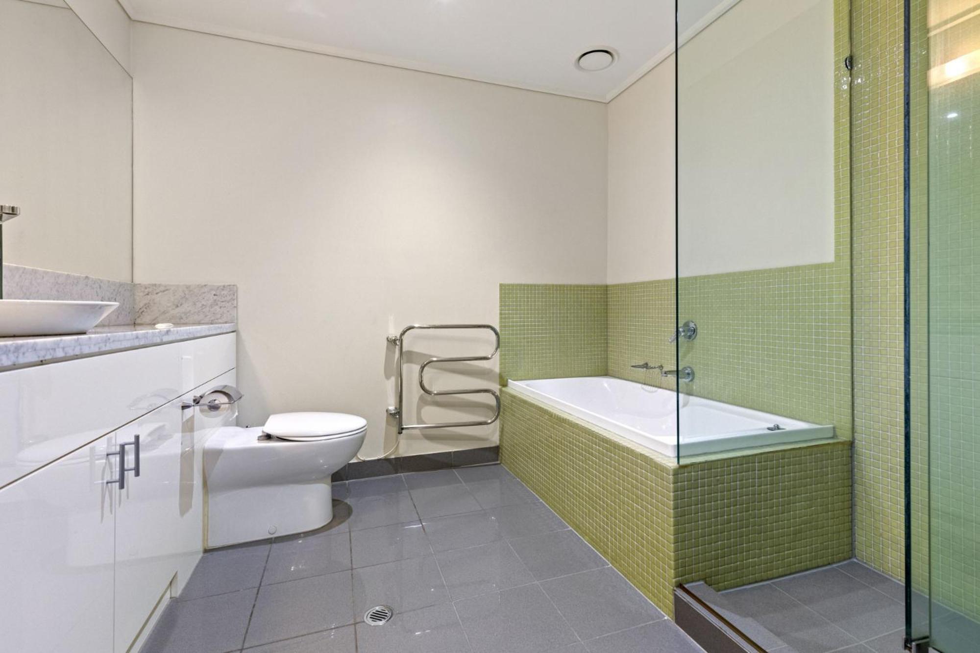 2-bed Inner-city Pad With Gym & Sauna Apartment
