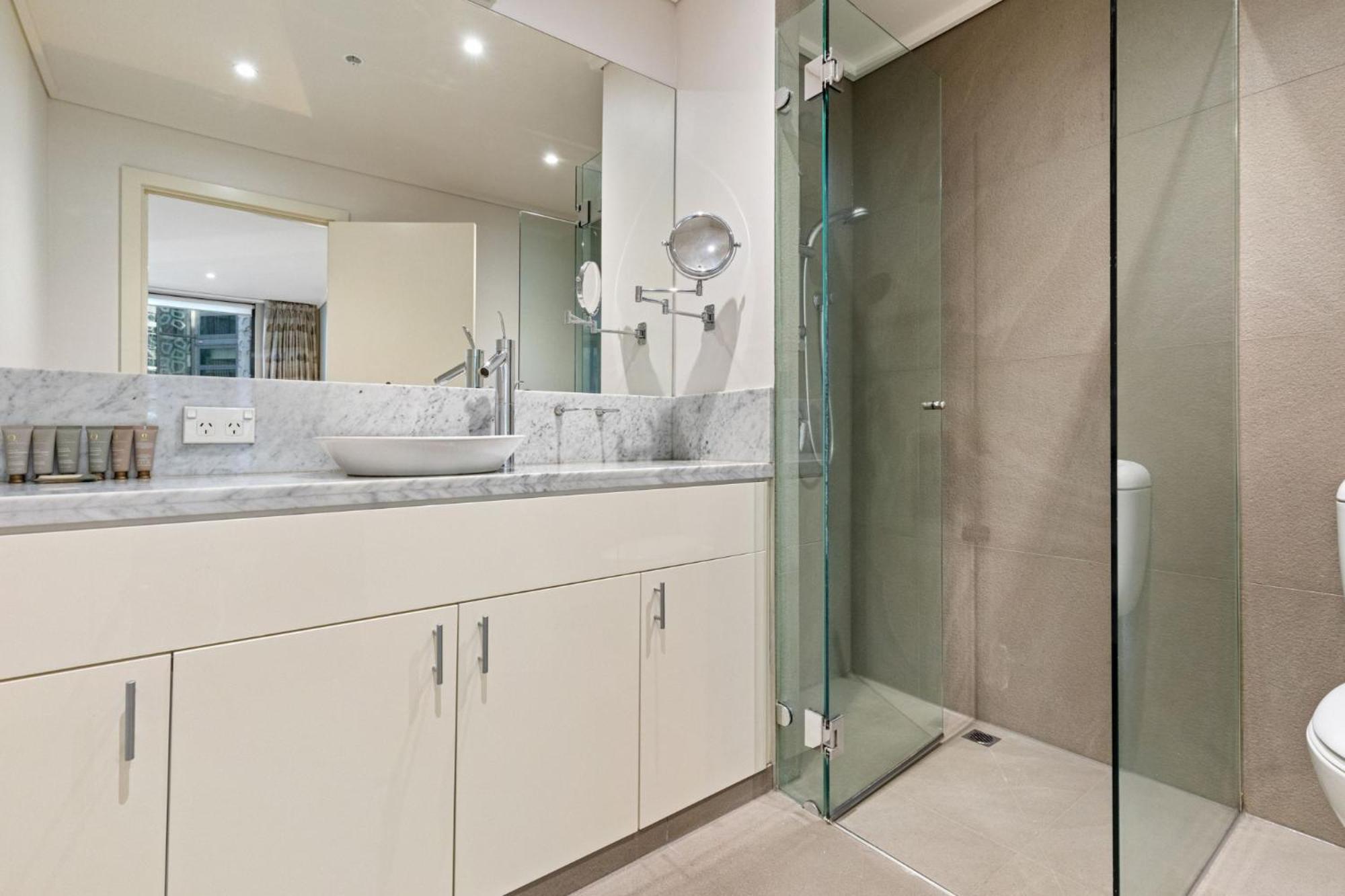 Apartment 2-bed Inner-city Pad With Gym & Sauna Melbourne