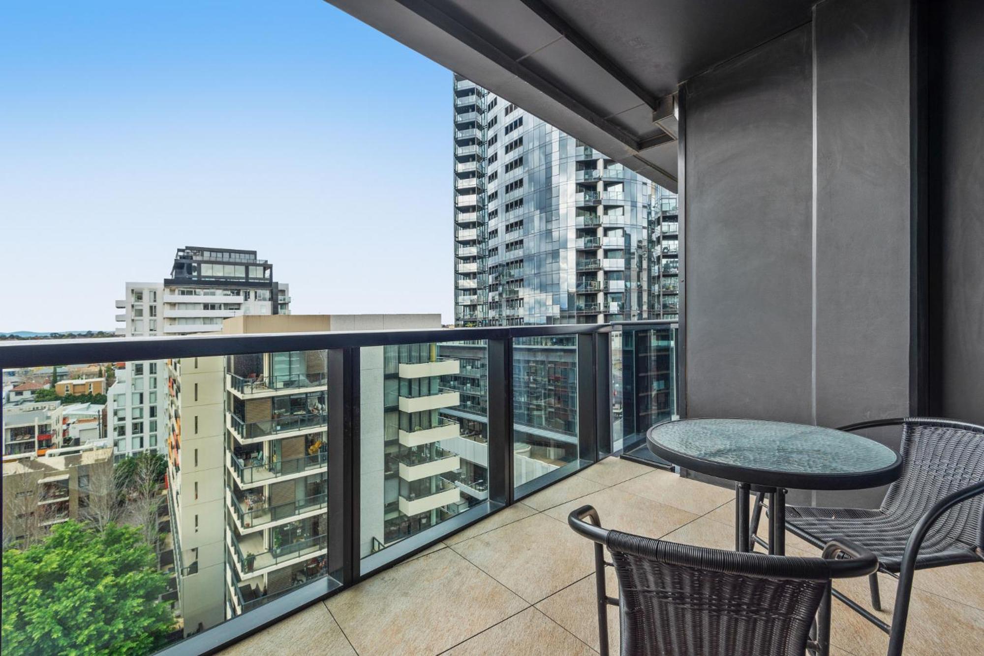 Bright With Views In Trendy Locale *