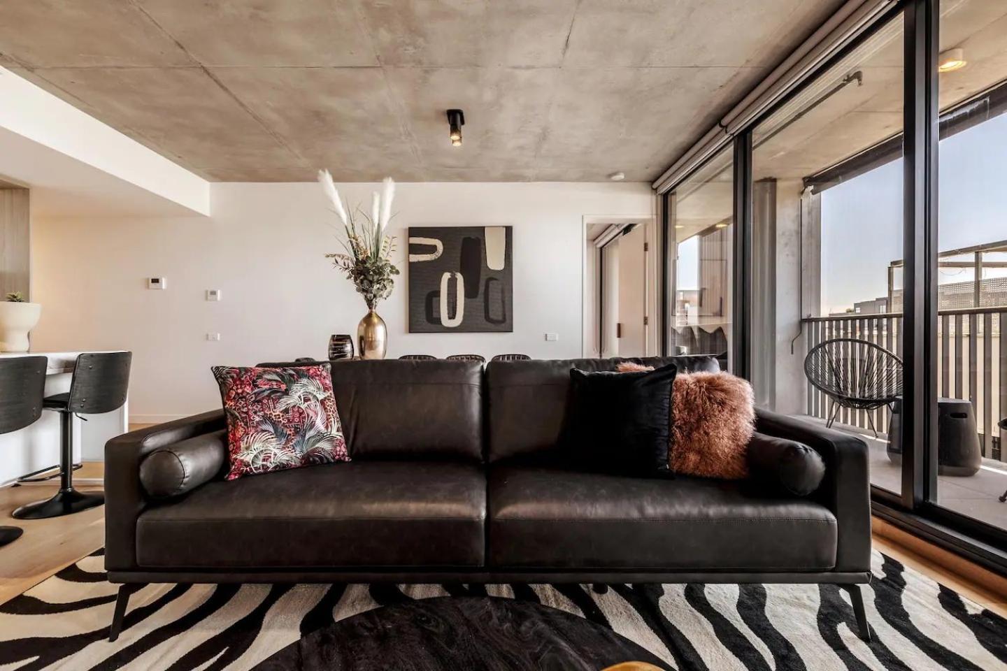 Casa ~ Designer 3br Apt~2car~perfect Getaway Apartment *