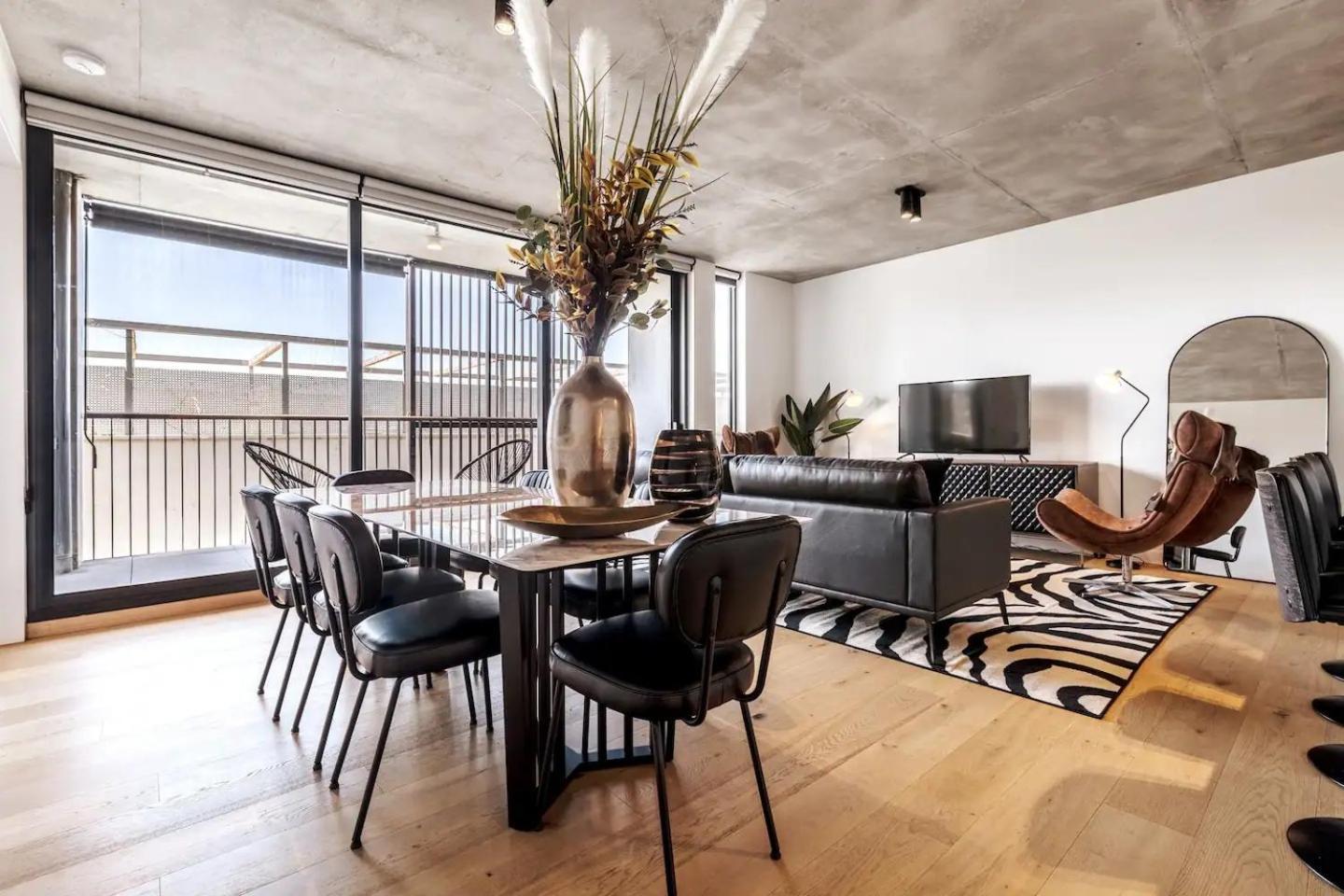 Casa ~ Designer 3br Apt~2car~perfect Getaway Apartment