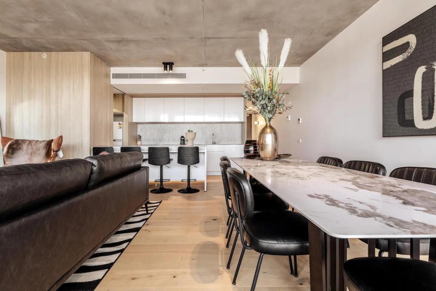 Casa ~ Designer 3br Apt~2car~perfect Getaway Melbourne