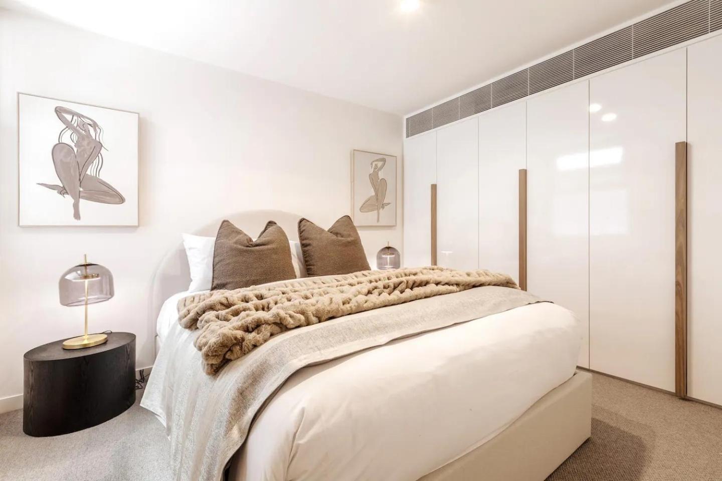 Casa ~ Designer 3br Apt~2car~perfect Getaway * Melbourne